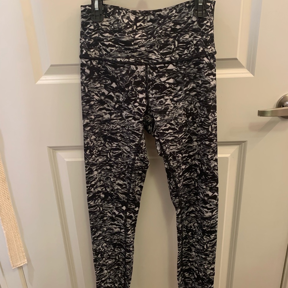Lululemon leggings, size 6, black and white